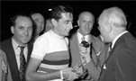 Fotografia in bianco e nero di intervista a Coppi