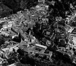 Fotografia in bianco e nero dell'archivio Minoli, panorama piazzale