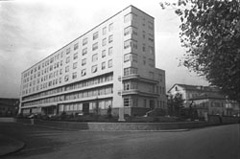 Foto d'epoca del vecchio ospedale, tratta dall'Archivio Valerio, di proprietà della Fondazione
