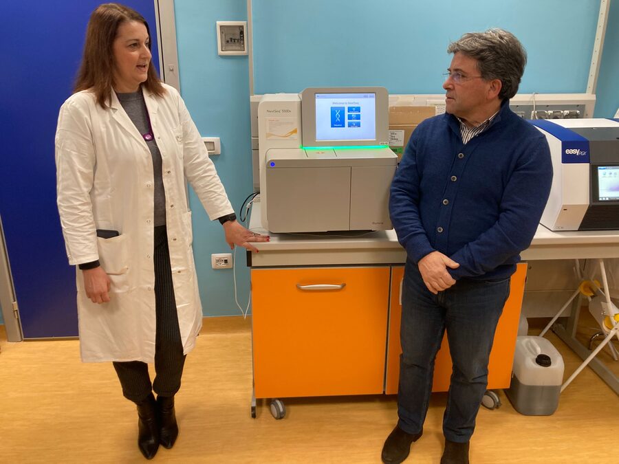 Maria Scatolini e Michele Colombo al laboratorio di oncologia molecolare